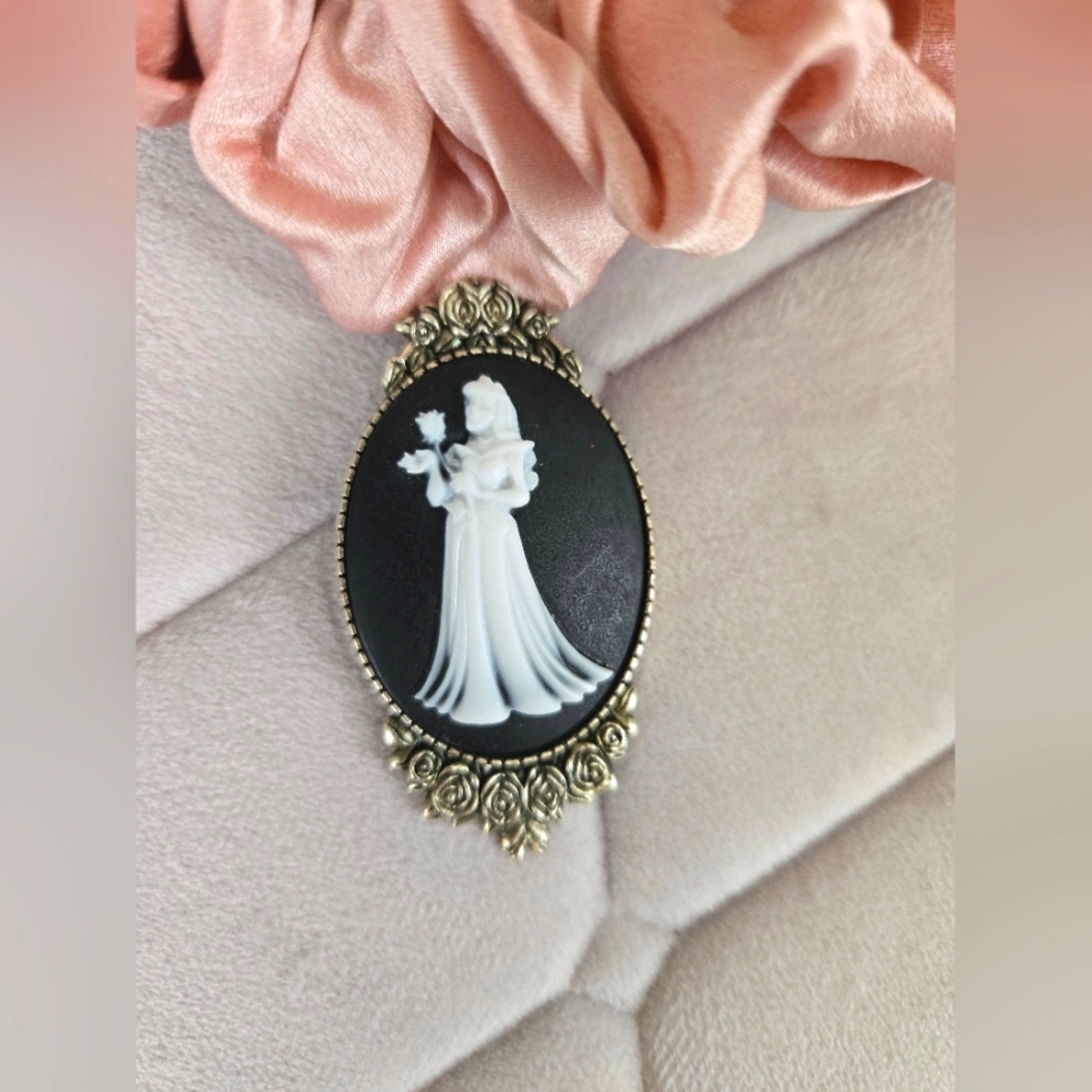 AOSDESIGN Sleeping Beauty brooch